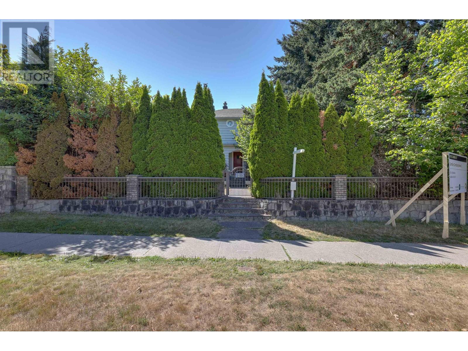 4215 Cambie Street, Vancouver, BC, V5Z 2Y3