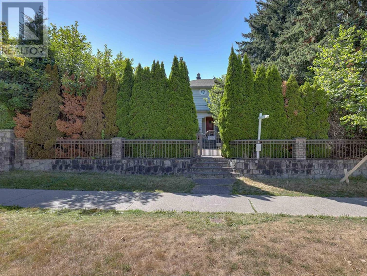 4215 Cambie Street, Vancouver, BC, V5Z 2Y3