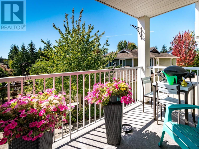 202-624 Shaw Road, Gibsons, BC, V0N 1V8