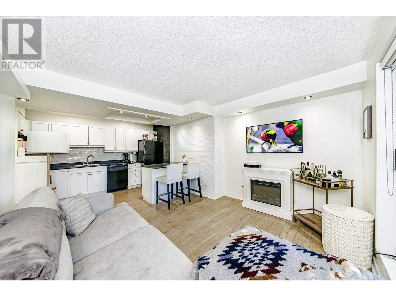 101-1990 West 6th Avenue, Vancouver, BC, V6J 4V4