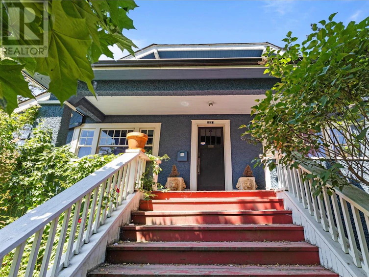 1217 Sixth Avenue, New Westminster, BC, V3M 2C1