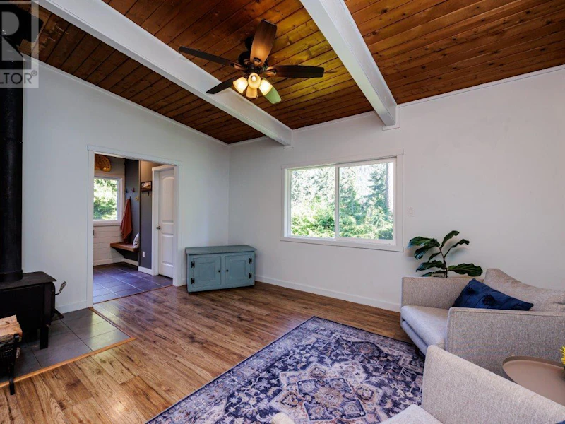 586 Cowan Road, Bowen Island BC V0N 1G2