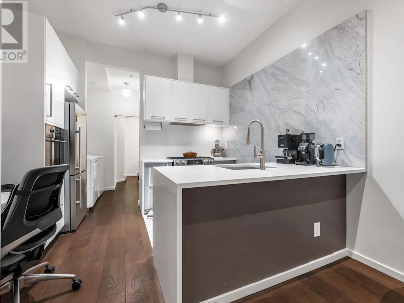 101 - 980 W 22nd Avenue, Vancouver BC V5Z 2A1