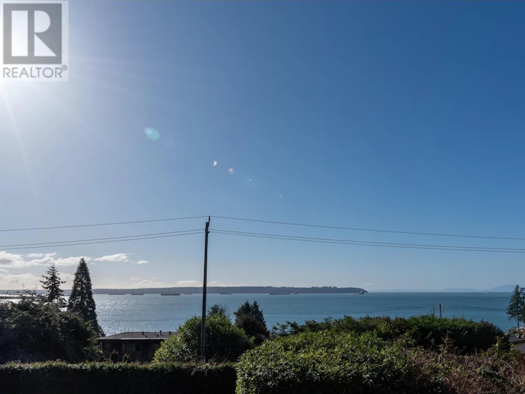 3332 Mathers Avenue, West Vancouver, BC, V7V 2K5