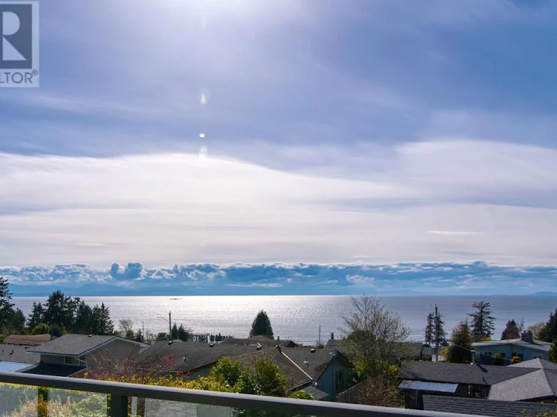5111 Bay Road, Sechelt BC