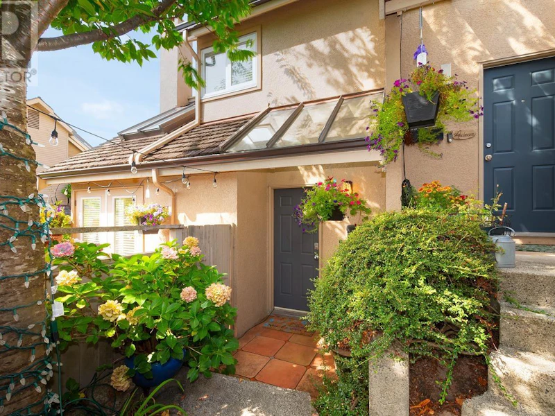 24 - 230 W 15th Street, North Vancouver BC V7M 1S2