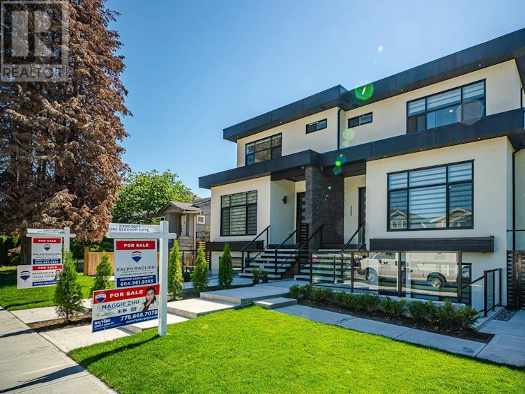 323 East 17th Street, North Vancouver, BC, V7L 2W1