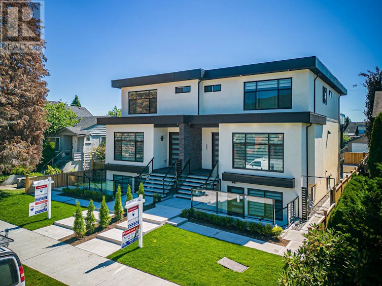 325 East 17th Street, North Vancouver, BC, V7L 2W1