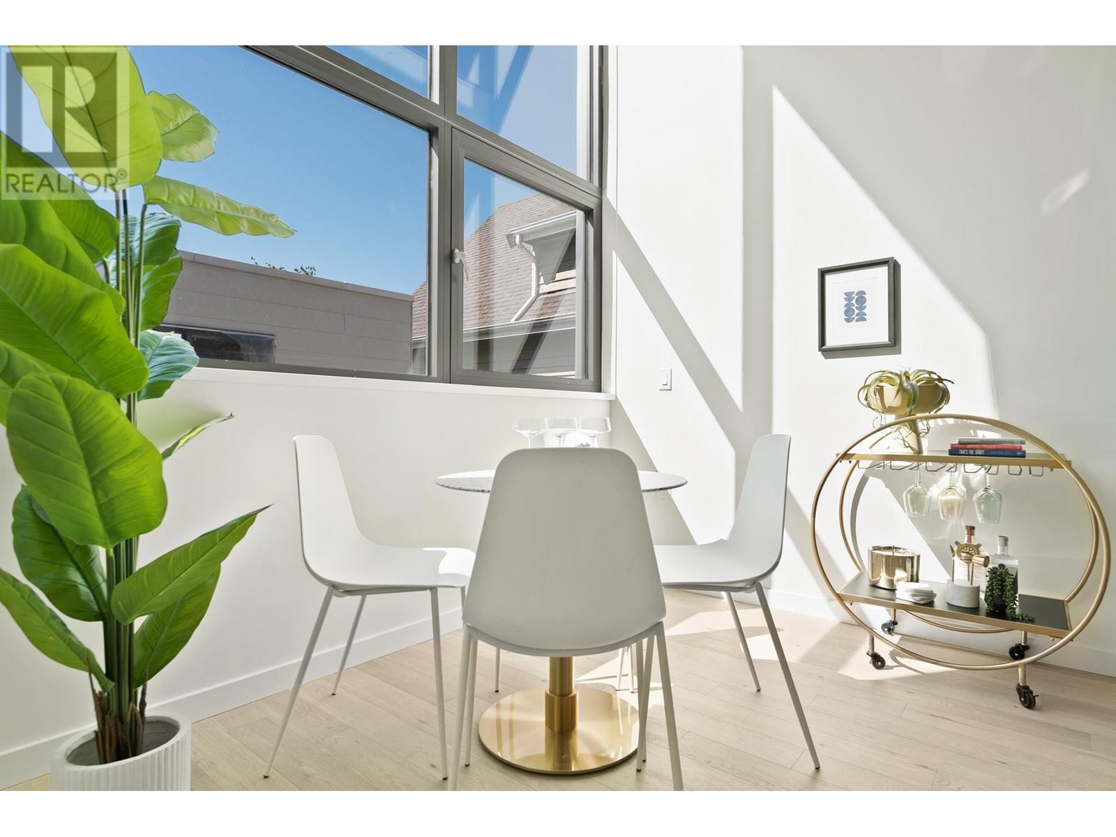 1-6 West 17th Avenue, Vancouver, BC, V5Y 1Z4