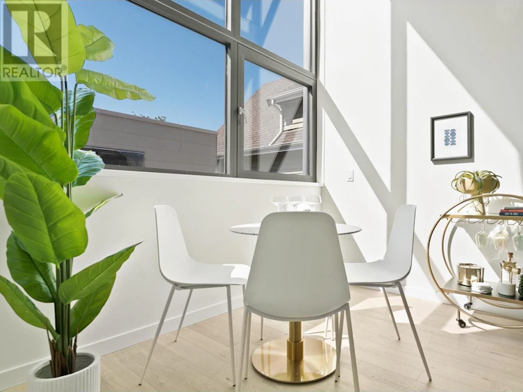 1-6 West 17th Avenue, Vancouver, BC, V5Y 1Z4