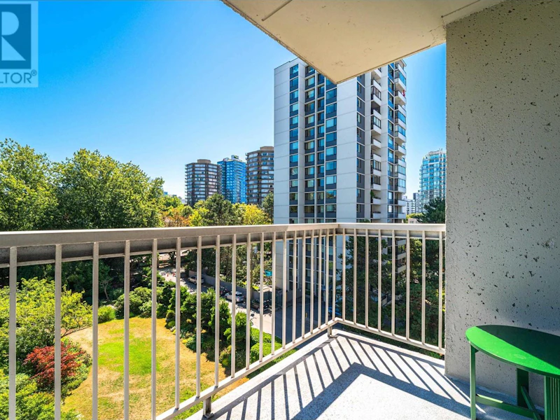 705 - 1740 Comox Street, Vancouver BC V6G 2Z1