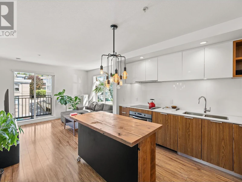 403 - 111 E 3rd Street, North Vancouver BC