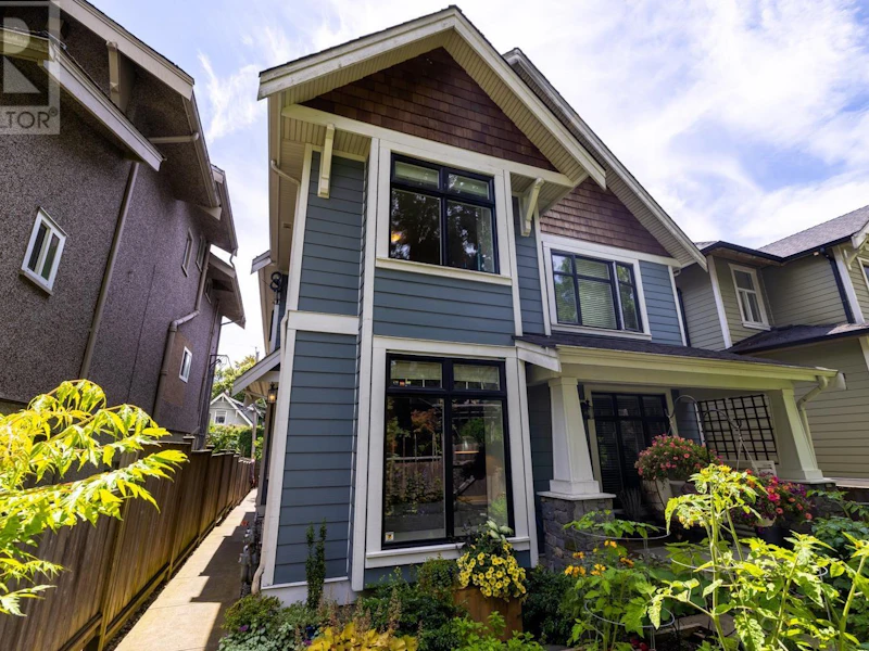 2026 Grant Street, Vancouver BC V5L 2Z3