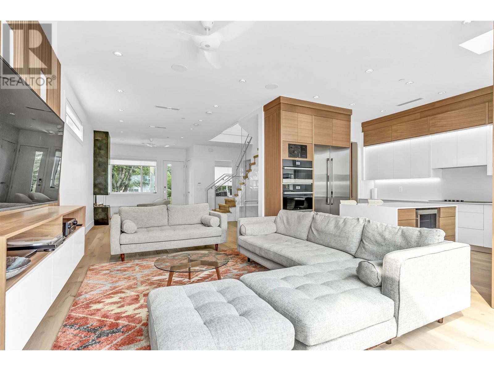 28 East 19th Avenue, Vancouver, BC, V5V 1H7