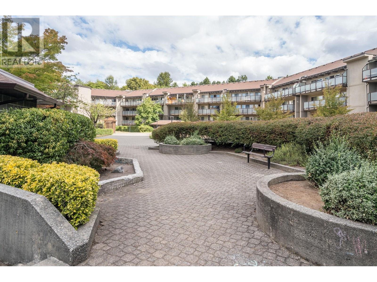 318-4363 Halifax Street, Burnaby, BC, V5C 5Z3