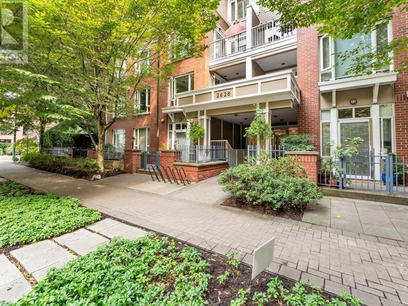 201 - 2628 Yew Street, Vancouver BC V6K 4T4
