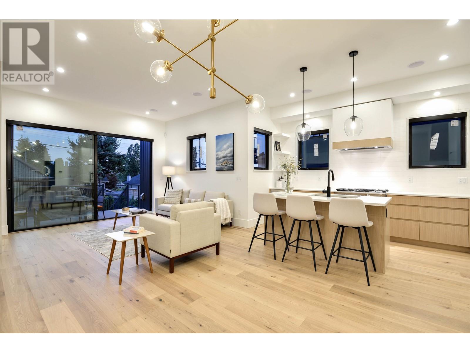 425 West Keith Road, North Vancouver, BC, V7M 1M2