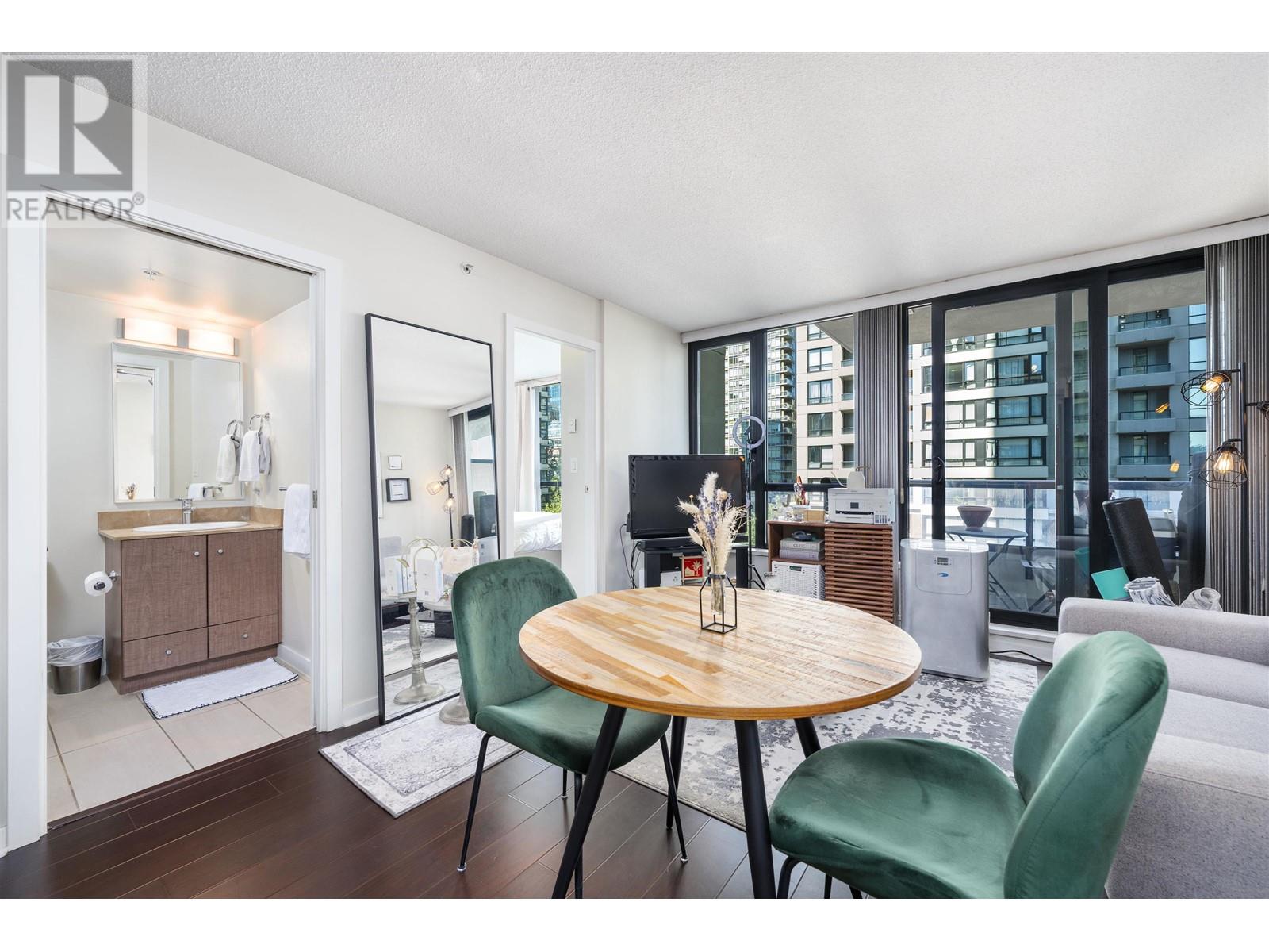 803-977 Mainland Street, Vancouver, BC, V6B 1T2