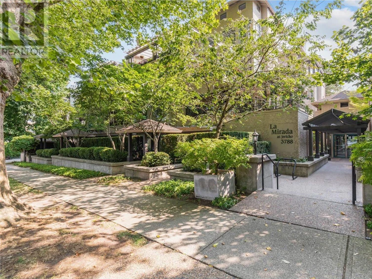103-3788 West 8th Avenue, Vancouver, BC, V6R 1Z3