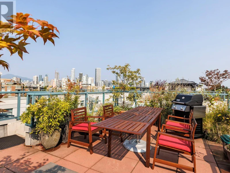 411 - 1630 W 1st Avenue, Vancouver BC V6J 1G1
