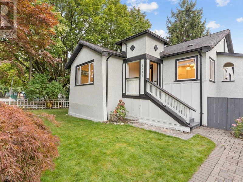 2185 Collingwood Street, Vancouver BC V6R 3K8