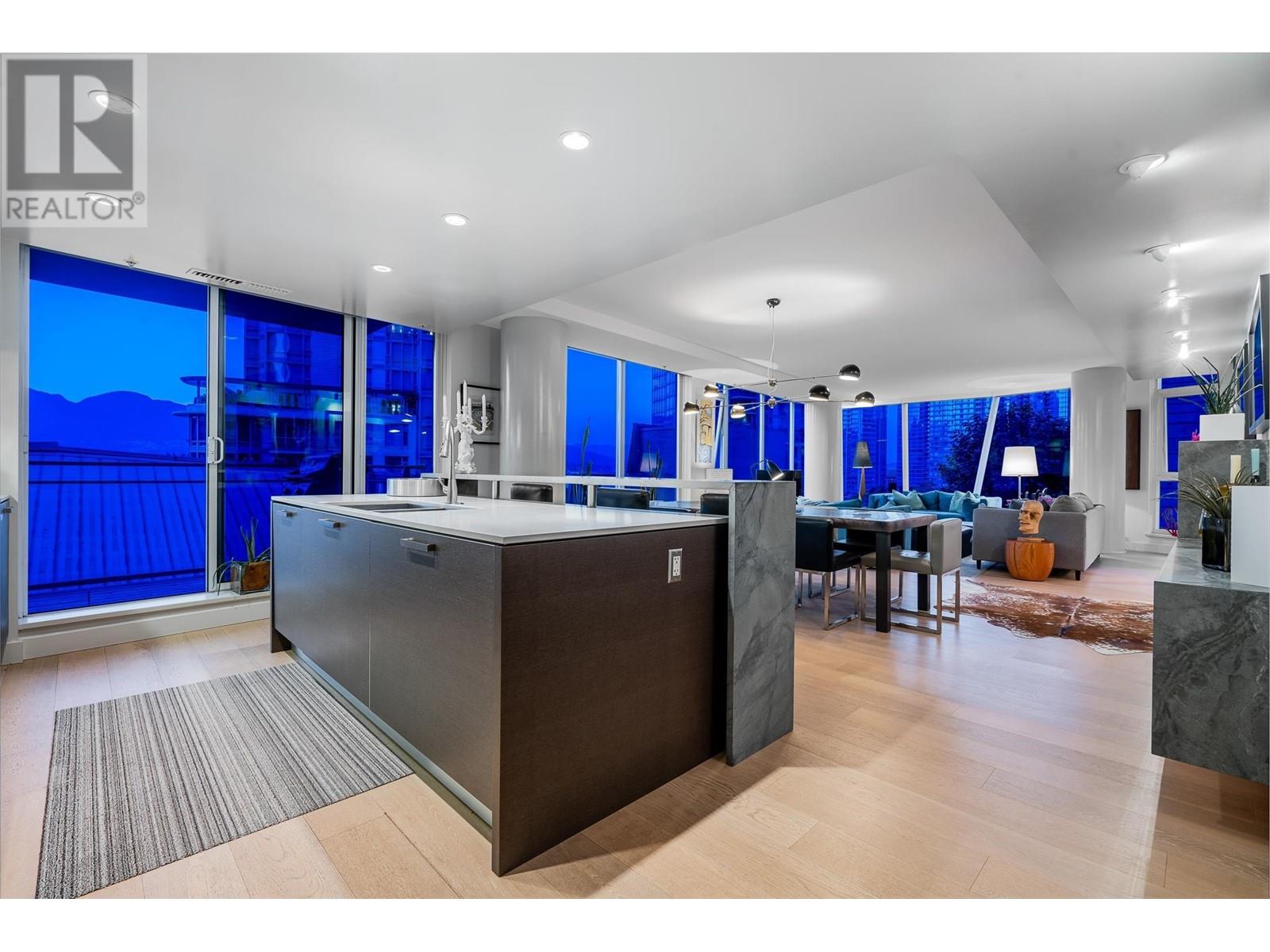 702-1499 West Pender Street, Vancouver, BC, V6G 0A7