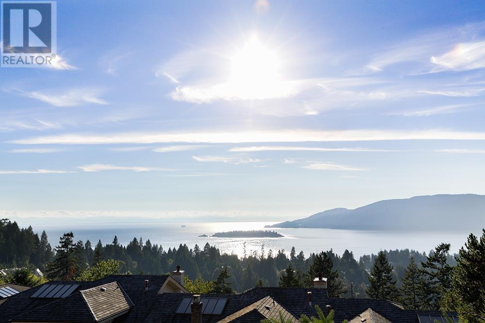 5482 Meadfeild Lane, West Vancouver, BC, V7W 3G3