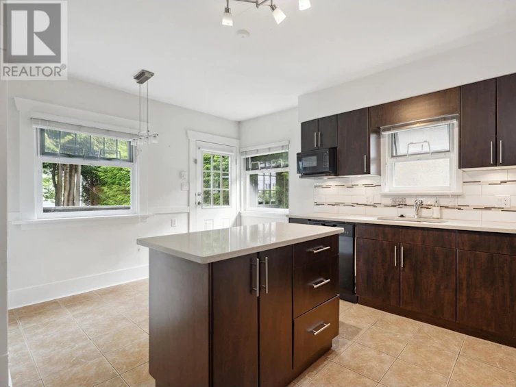 681 West 17th Avenue, Vancouver, BC, V5Z 1T7
