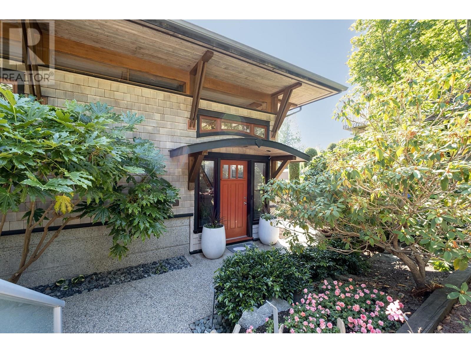 557 Central Avenue, Gibsons, BC, V0N 1V1