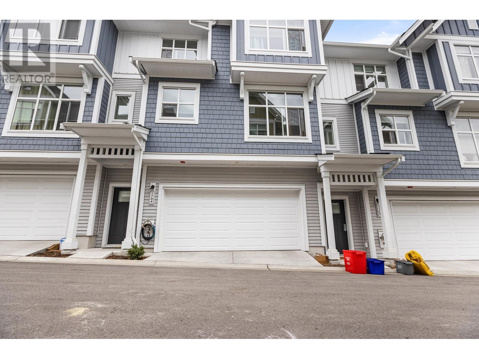 1704-11295 Pazarena Place, Maple Ridge, BC, V2X 4K9