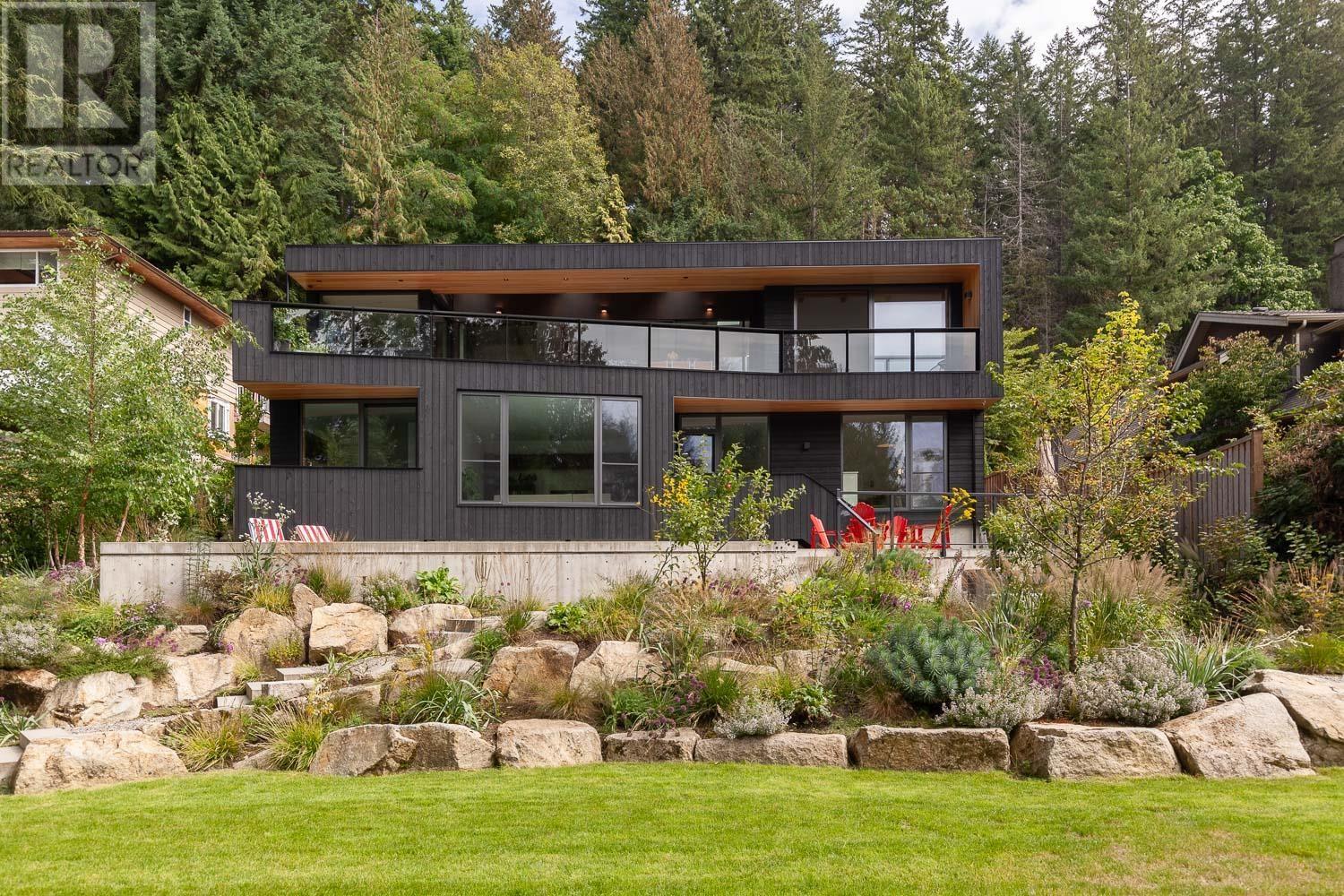 3823 Bayridge Avenue, West Vancouver, BC, V7V 3J3