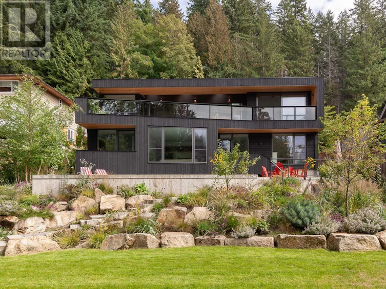 3823 Bayridge Avenue, West Vancouver, BC, V7V 3J3
