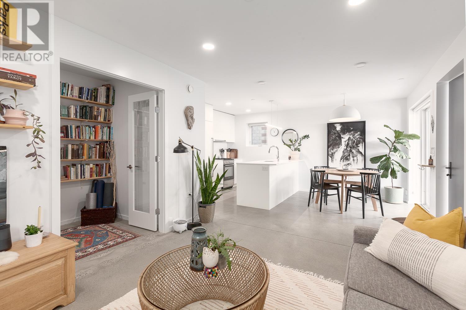 2333 Napier Street, Vancouver, BC, V5L 2P4