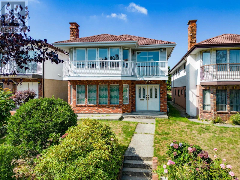 5635 College Street, Vancouver BC V5R 3Z6