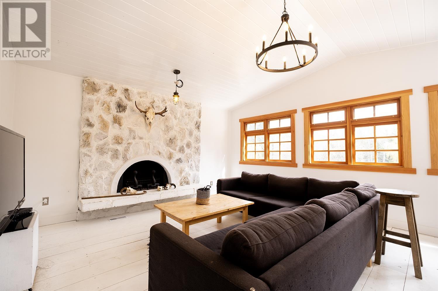 1191 North Road, Gibsons, BC, V0N 1V1