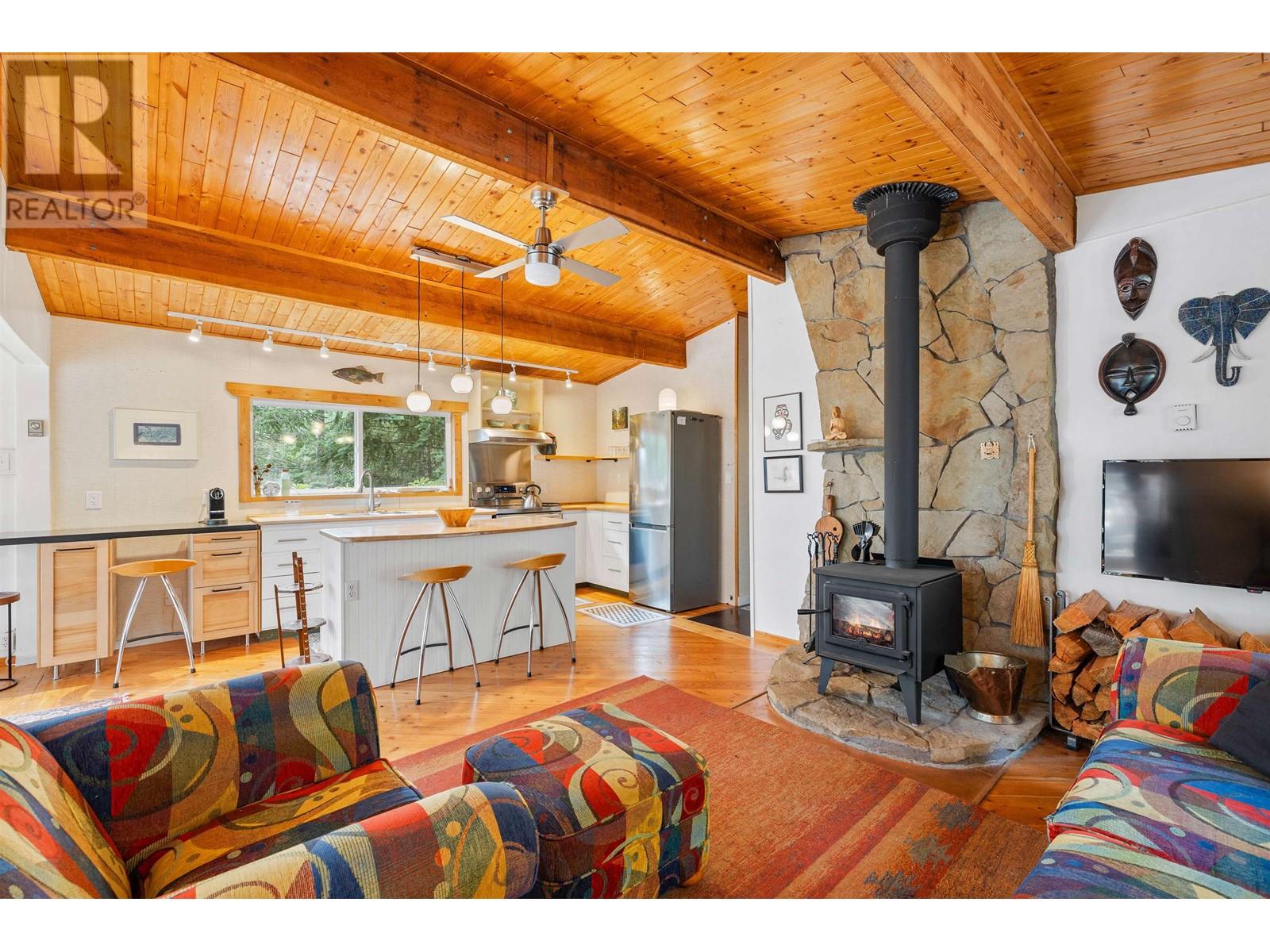 514 Bluff Way, Mayne Island, BC, V0N 2J2