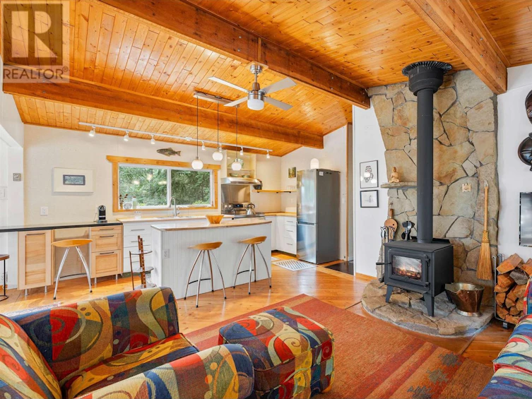 514 Bluff Way, Mayne Island, BC, V0N 2J2