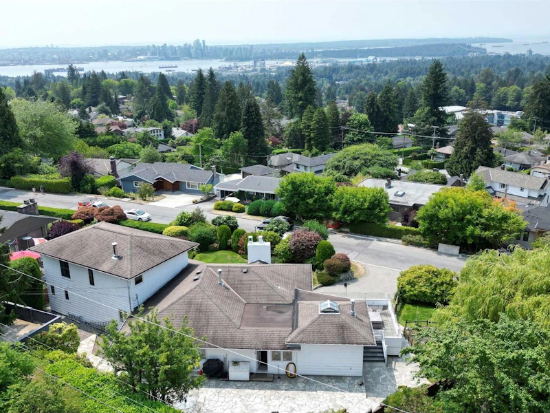 240 Sandringham Crescent, North Vancouver BC V7N 2R6