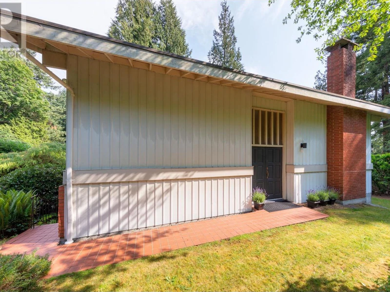 5650 Westport Road, West Vancouver BC V7W 1V1