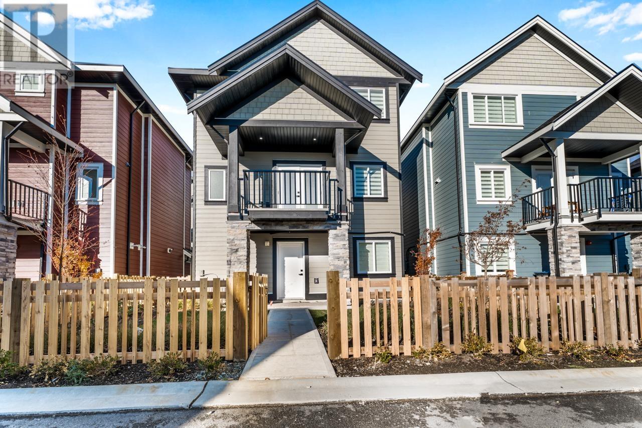11-608 Ewen Avenue, New Westminster, BC, V5R 2S3