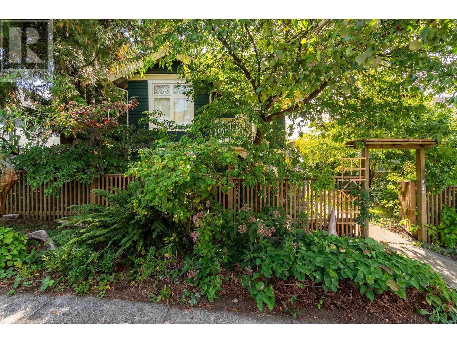 3336 East Georgia Street, Vancouver, BC, V5K 2L4