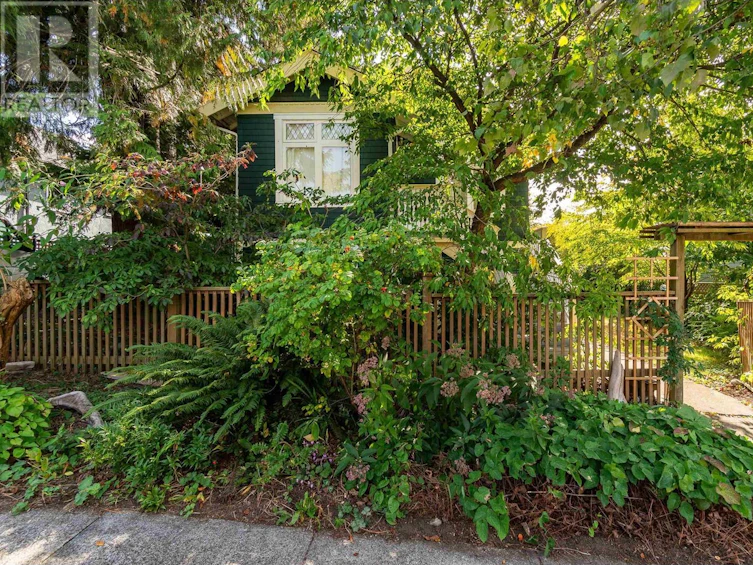 3336 East Georgia Street, Vancouver, BC, V5K 2L4