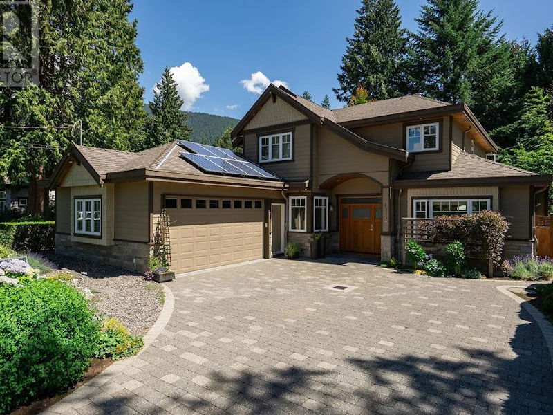 4352 Carolyn Drive, North Vancouver BC V7R 4A6
