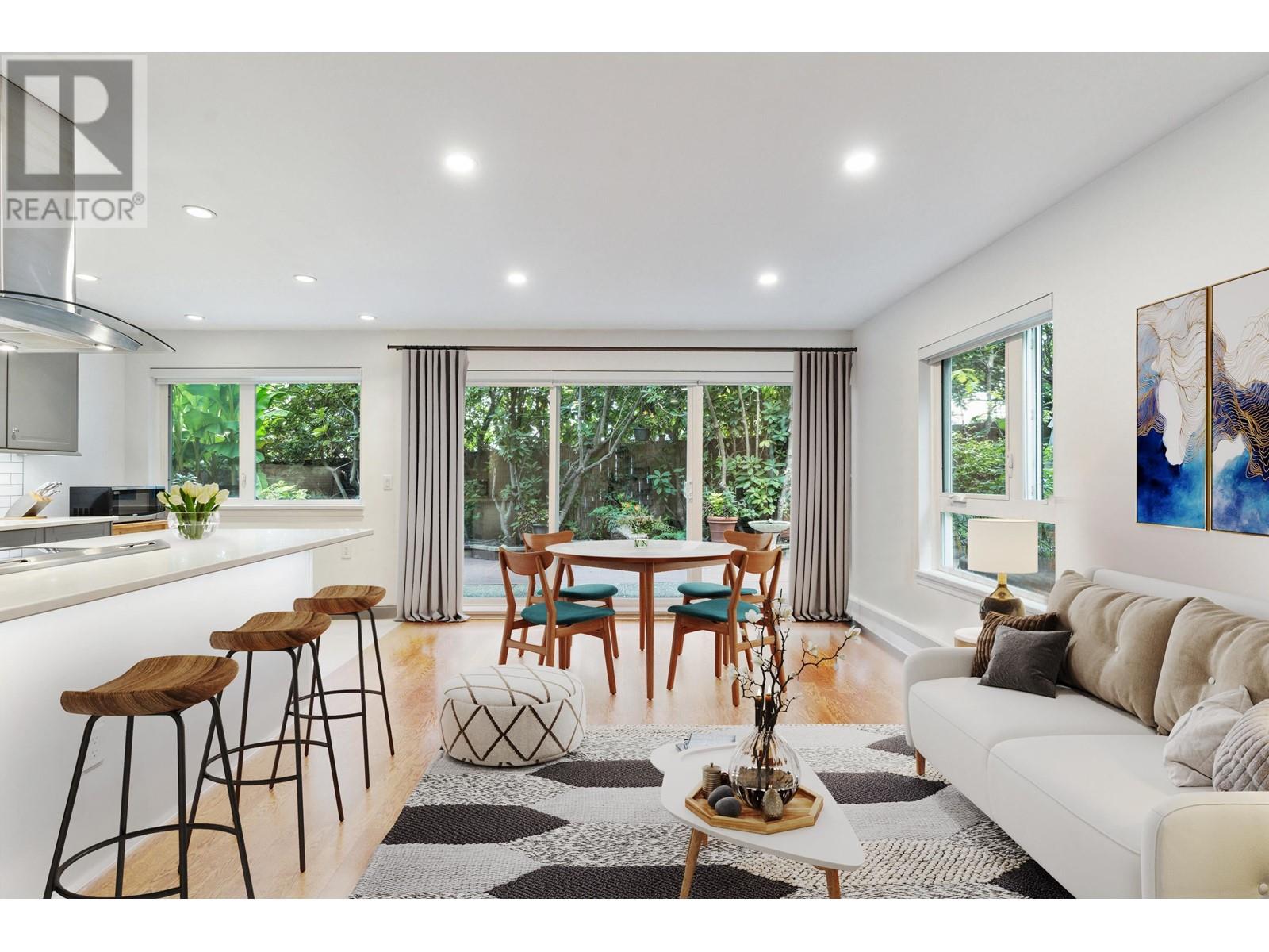 209-2333 Triumph Street, Vancouver, BC, V5L 1L4