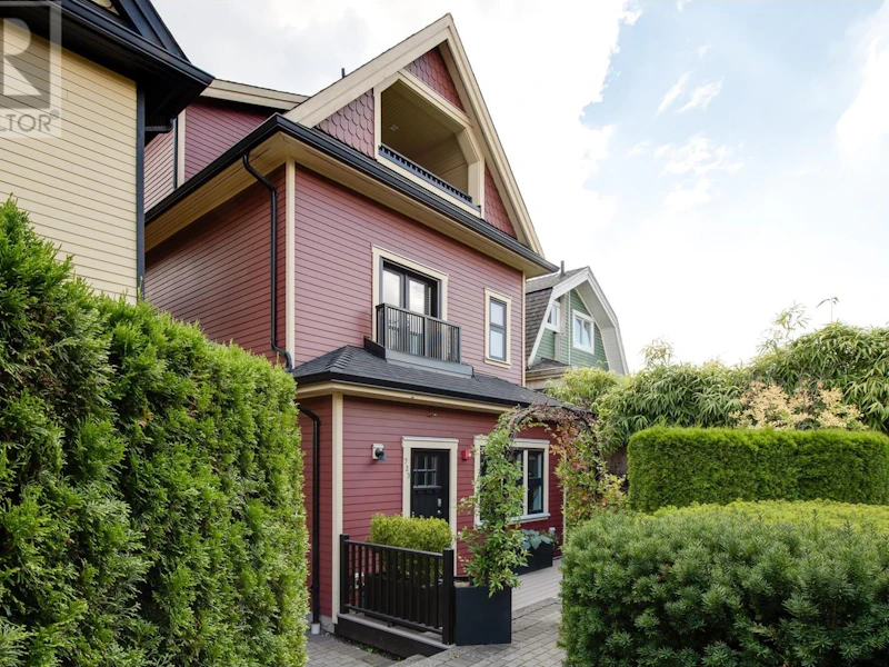 723 Union Street, Vancouver BC V6A 2C3