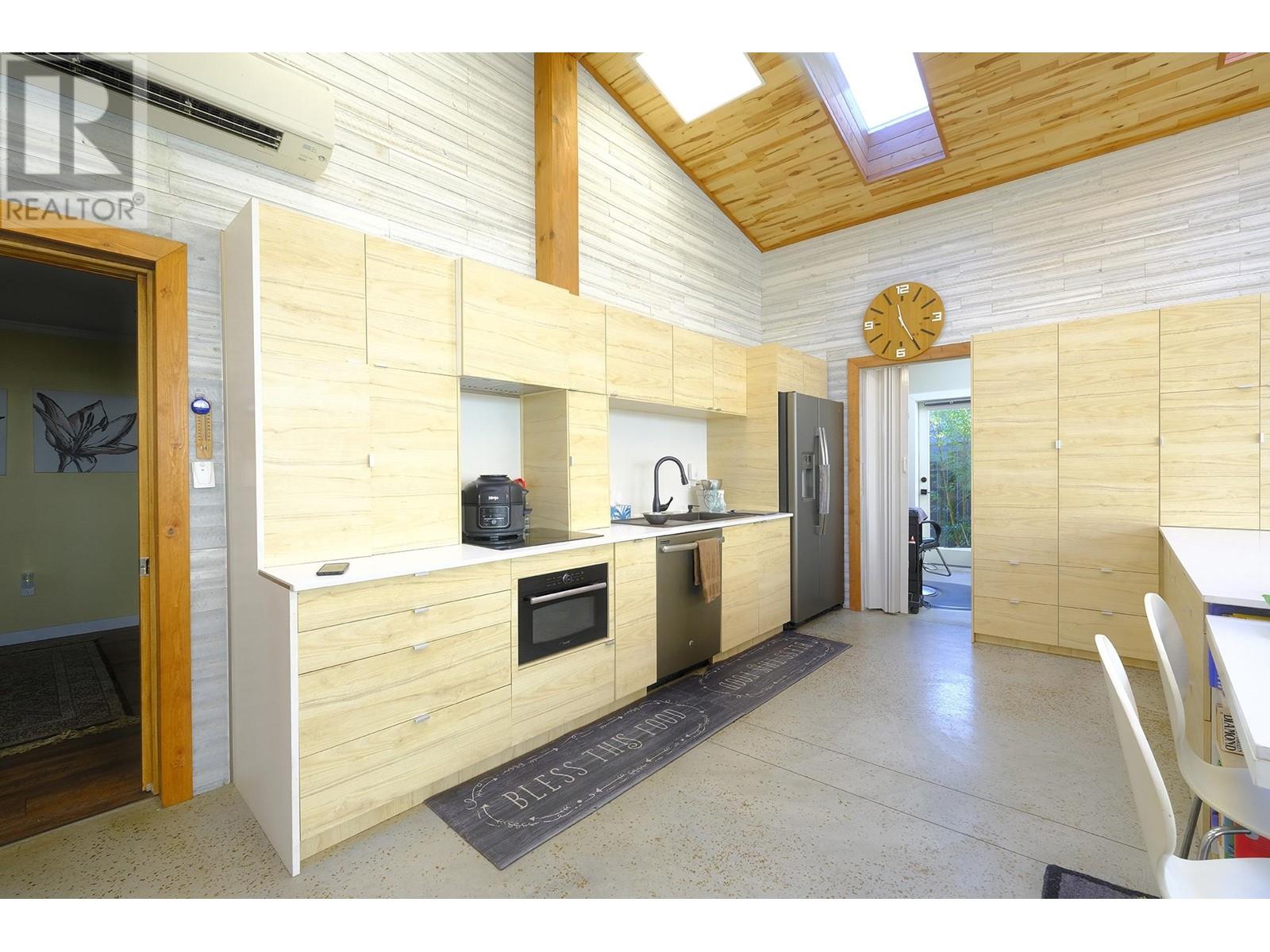 613 Martin Road, Gibsons, BC, V0N 1V9