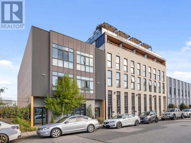 202-1637 East Pender Street, Vancouver, BC, V5L 1W2