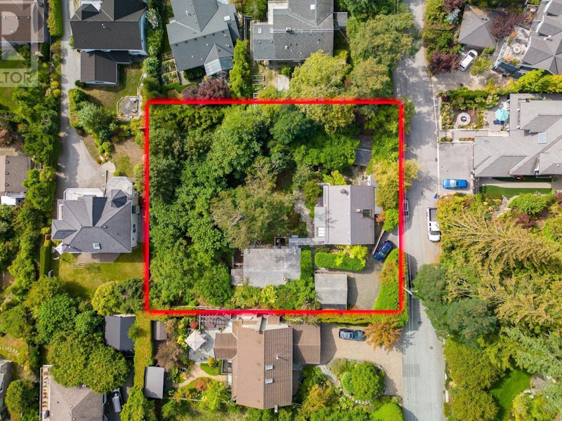 233 Wooddale Road, North Vancouver BC V7N 1S6