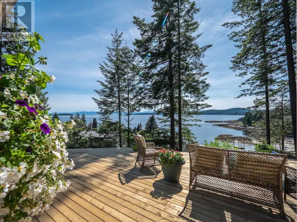 9127 Redrooffs Road, Halfmoon Bay, BC, V0N 1Y0