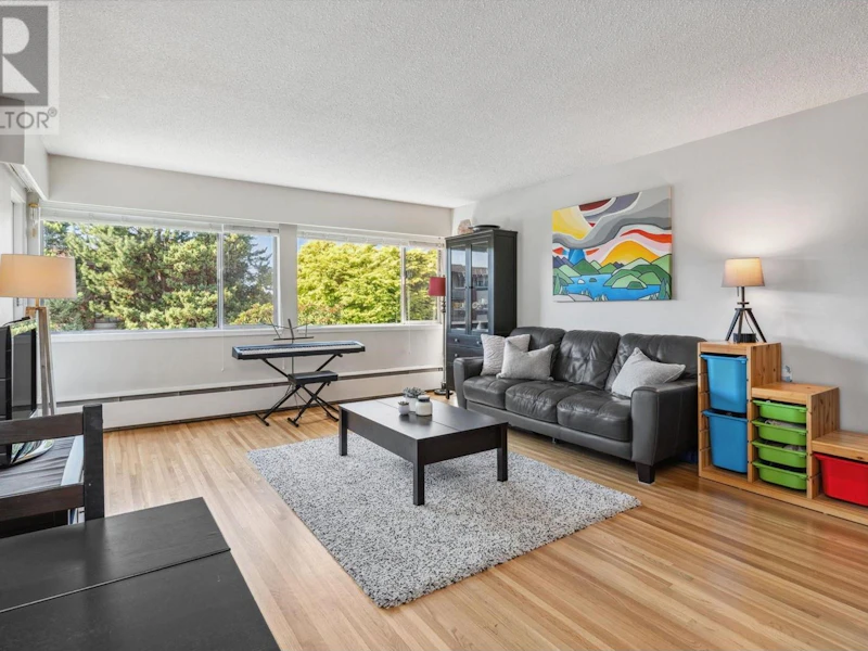 4 - 1450 Chesterfield Avenue, North Vancouver BC V7M 2N4
